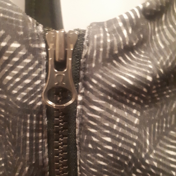 Lululemon Cool to Street bra green leaf pattern - Picture 8 of 10